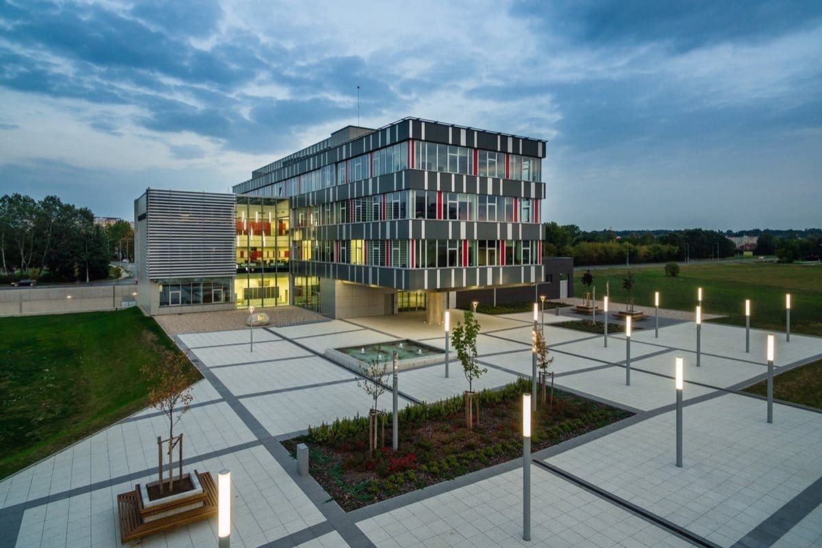 Faculty of Pharmacy in Hradec Králové: a promising education in pharmacy from Charles University - 1