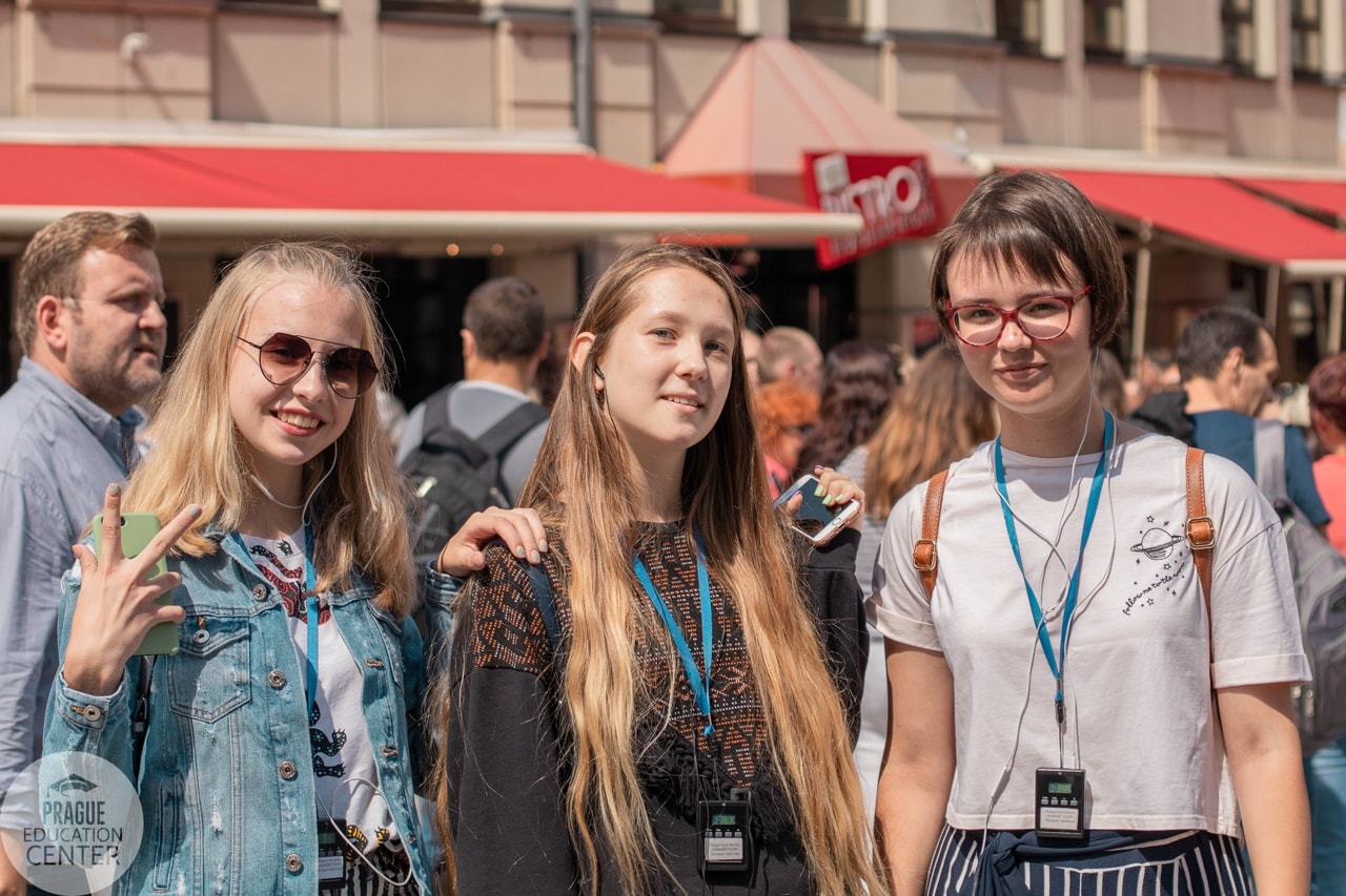 Преподавание предметов в ВУЗах ведется на словацком языке, бегло разговаривать на котором можно научиться уже в первые полгода пребывания в стране. А словацкие преподаватели относятся к иностранным студентам с пониманием.