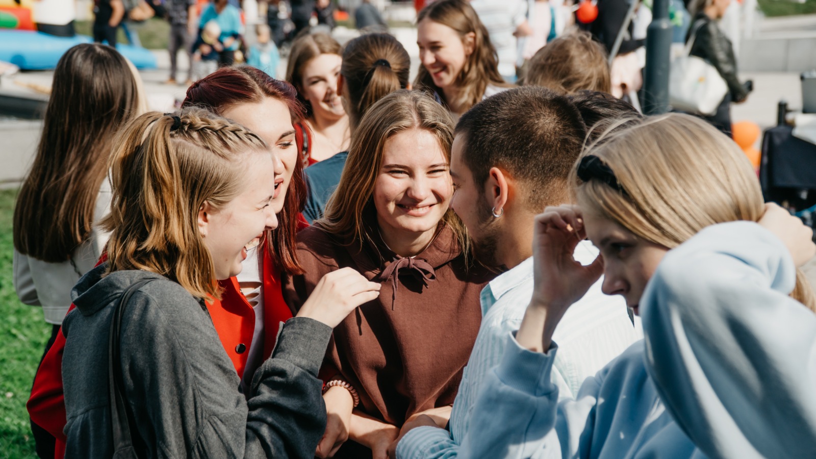 Пражский Образовательный Центр (Prague Education Center) - чешское учебное учреждение, предлагающее курсы чешского языка и комплексную подготовку для иностранных студентов